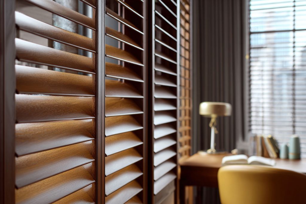 書房實木百葉窗暨顯典雅，又有自然感