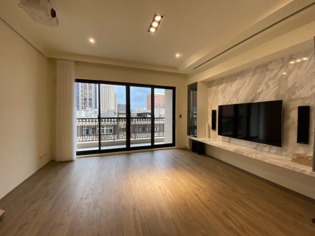 直立柔紗簾全開狀態，與一般紗簾相同