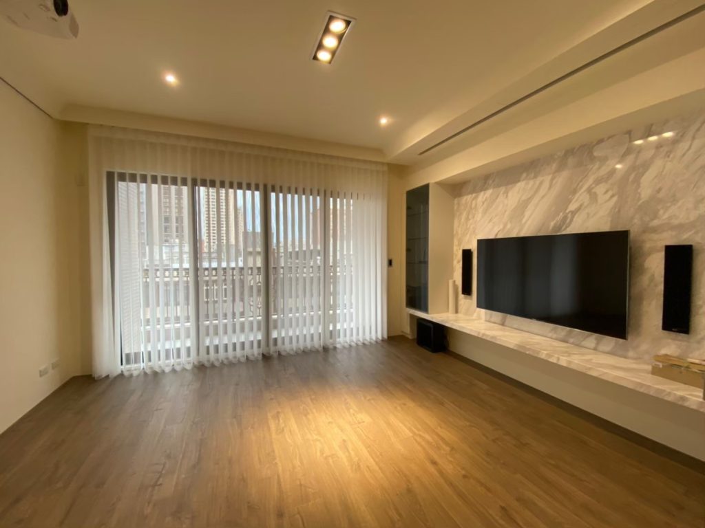 直立柔紗簾透光不透影狀態