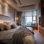 布簾與風琴簾搭配，視覺與機能的組合，主臥奢華風盡現