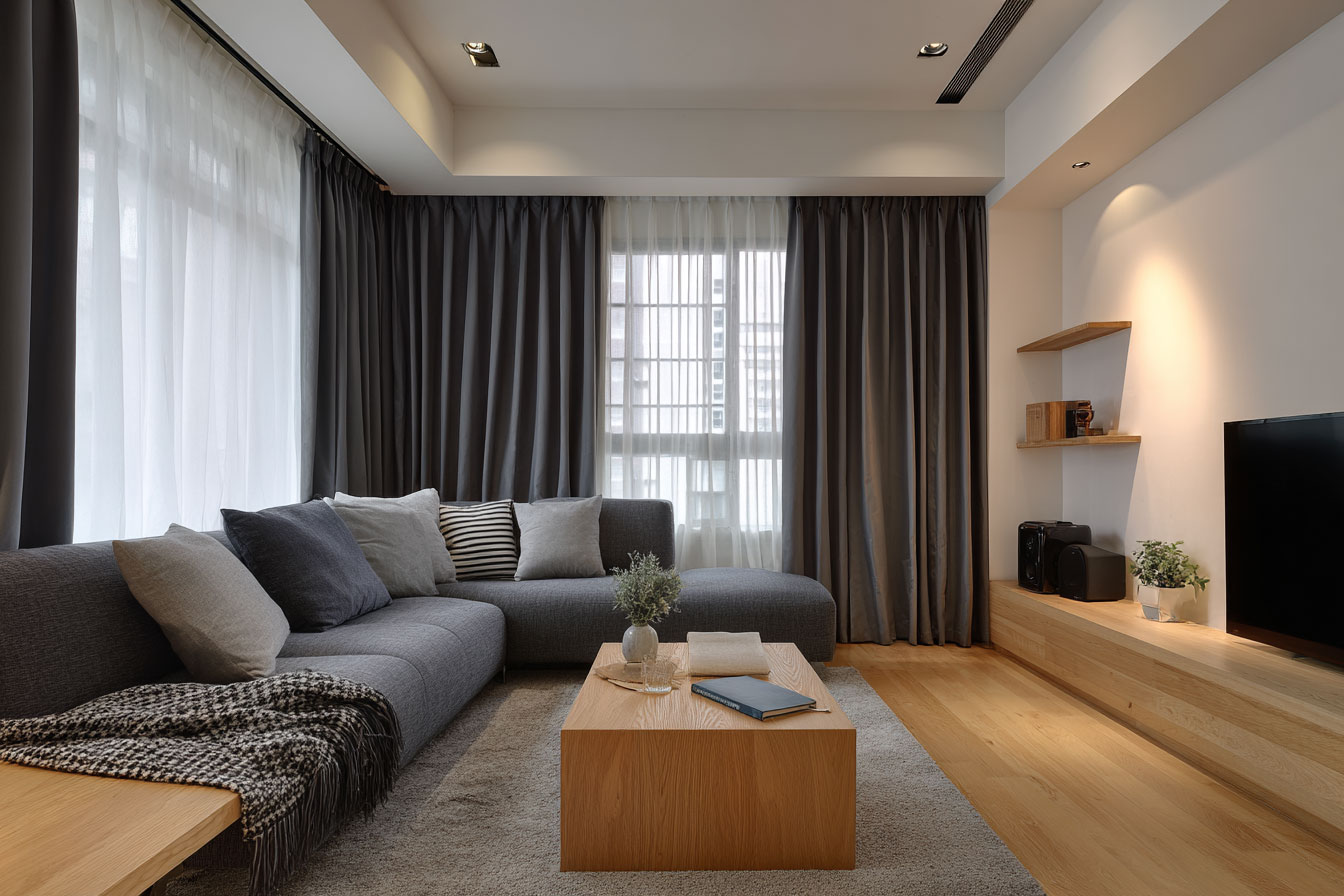 打褶布簾能夠讓空間感延伸，對於客廳的空間有放大效果