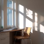 書房對外窗需要窗簾對光線調節