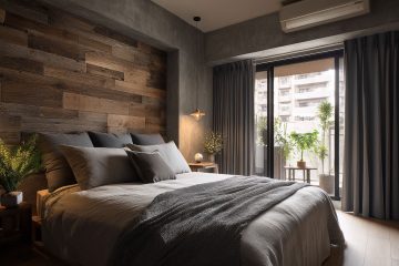 深灰色窗簾、牆壁與不同顏色的原木讓主臥室窗簾有低調奢華與提升質感的效果