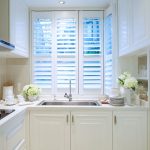 百葉窗容易操作，兼具通風、採光、易於清潔等特性