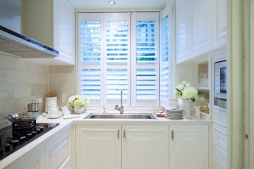 百葉窗容易操作，兼具通風、採光、易於清潔等特性