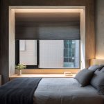 蜂巢簾與捲簾搭配，在不同面向的臥室窗戶能產生不同效果，節能、視線遮蔽(面相對面樓層)與控光與全遮光的功能，是臥室窗簾的一種方案