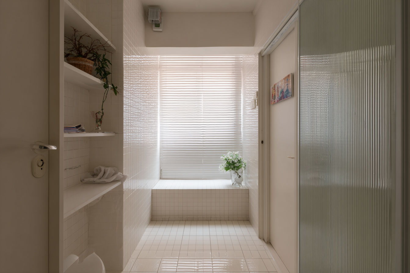 鋁百葉簾經常是浴室對外窗簾類型