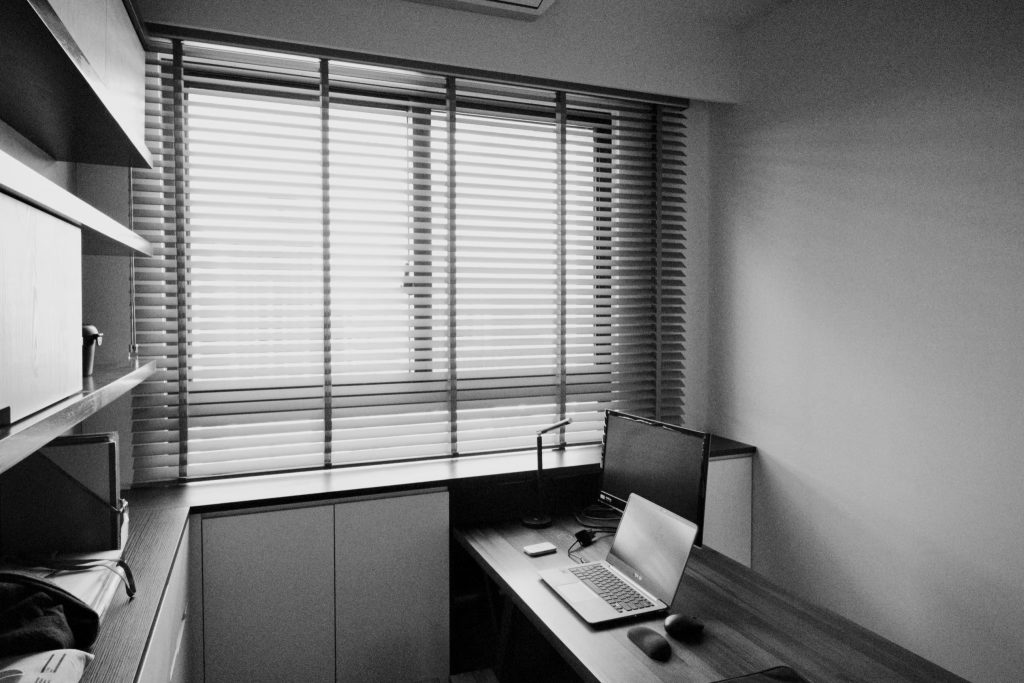 木百葉在書房有細緻高雅的氛圍