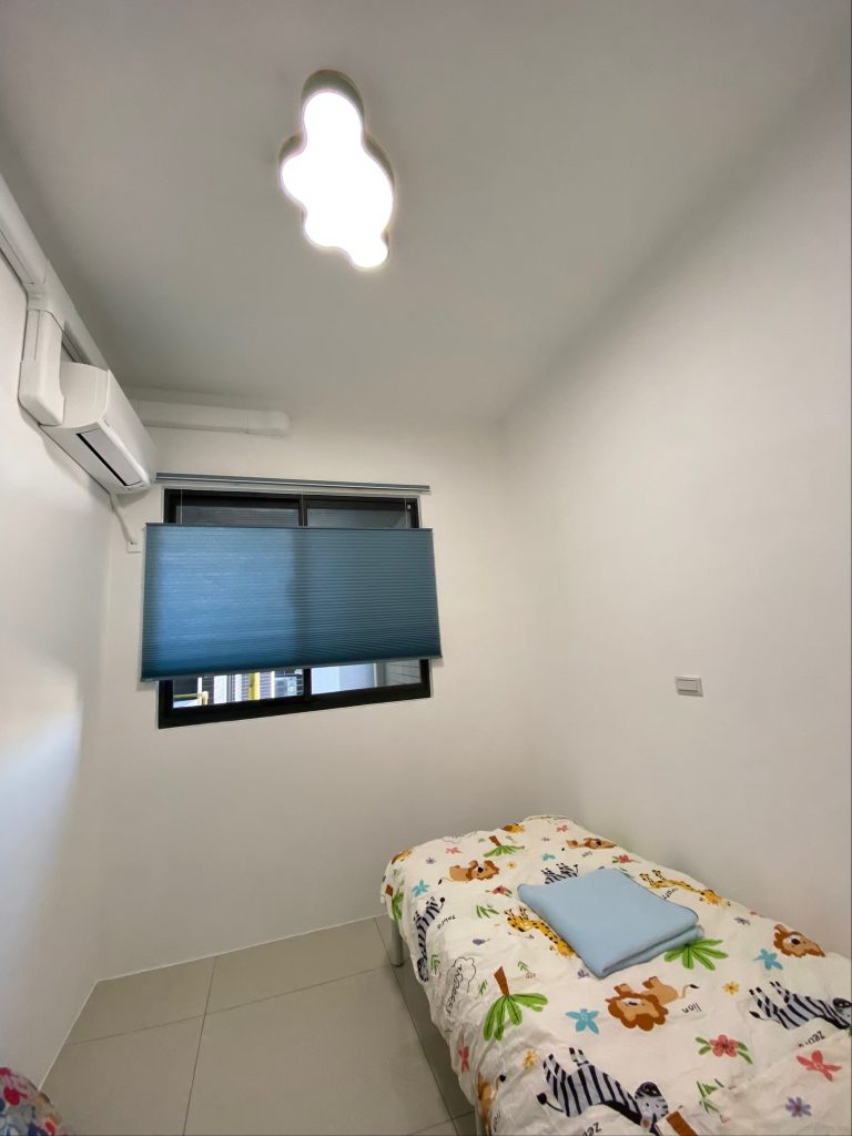 兒童房裝設風琴簾，能細膩調整光線