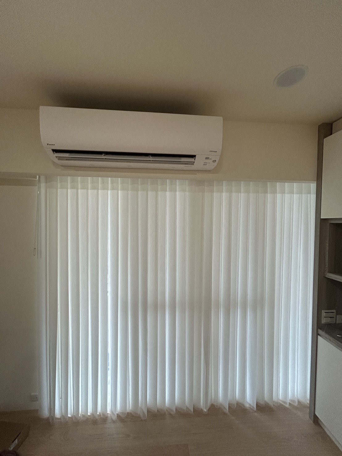 客廳與主臥｜穿越簾．風琴簾 — 讓不同空間，各自留住需要的光